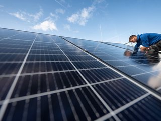 Rasantes Wachstum erwartet: Solarbranche braucht hunderttausende Fachkräfte 
