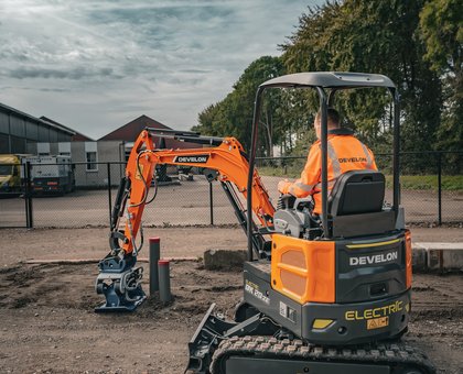 Develon Gartenbau Kompaktmaschinen