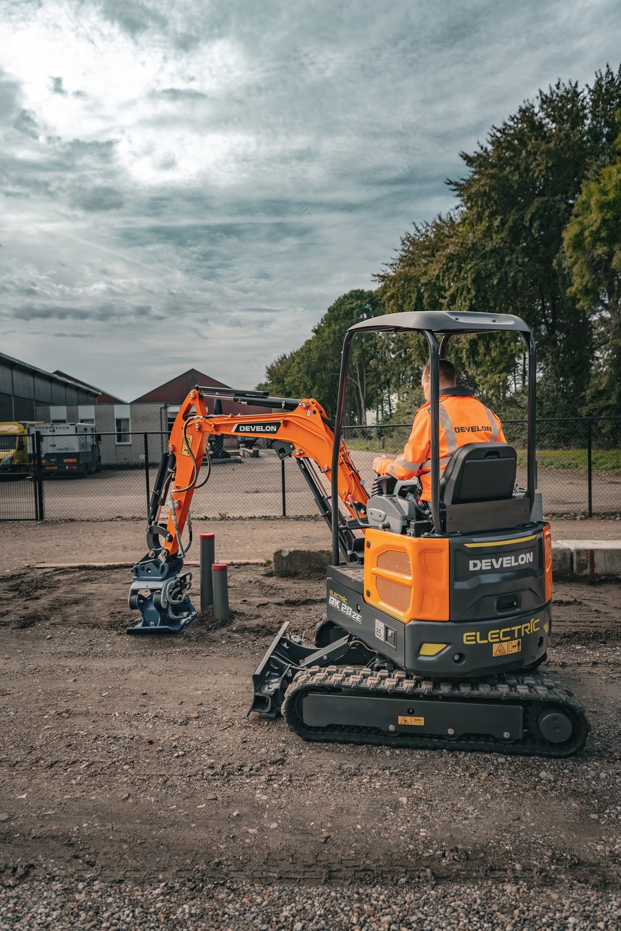 Develon Gartenbau Kompaktmaschinen