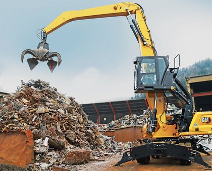 Caterpillar Baumaschinentransporter Abbrucharbeiten