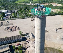 Abbau eines 150 Meter hohen Turms hat begonnen