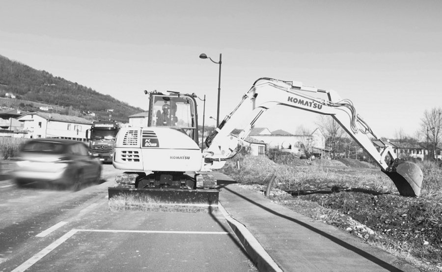 Komatsu Bagger und Lader