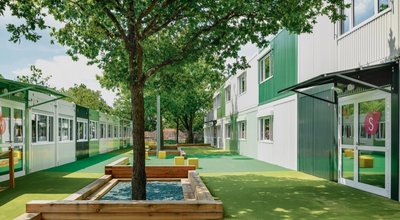 Interims-Schulanlage mit vier Gebäuden ist in Frankfurt entstanden