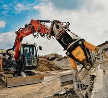 Einsatz im Baustoff-Recycling Kiesel Baumaschinentransporter Anbaugeräte