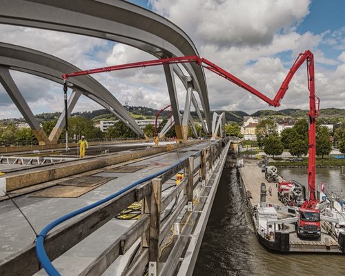 Neue Linzer Eisenbahnbrücke