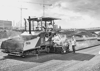 Volvo CE Fertiger Straßenbau und Tiefbau