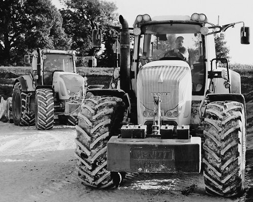 Traktoren scheuen Vergleich mit Baumaschinen nicht