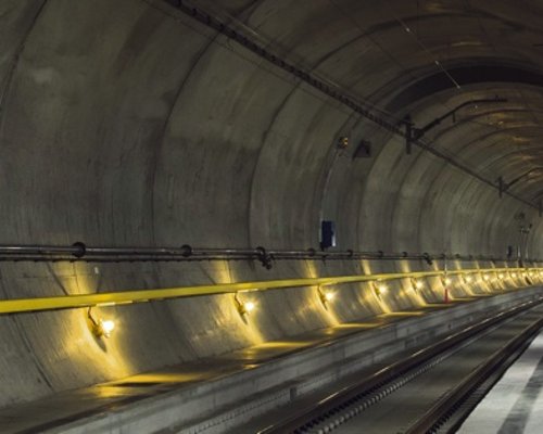 Längster Bahntunnel der Welt eröffnet