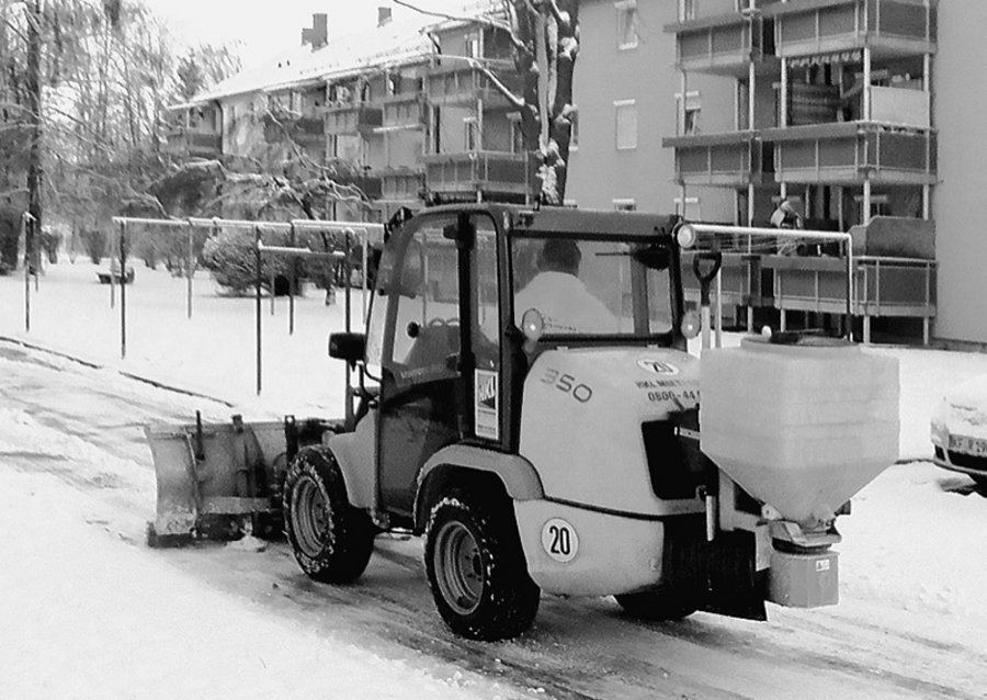 HKL Baumaschinen Winterdienst Bagger und Lader