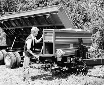 Blomenröhr Anhänger Maschinen für den GaLaBau