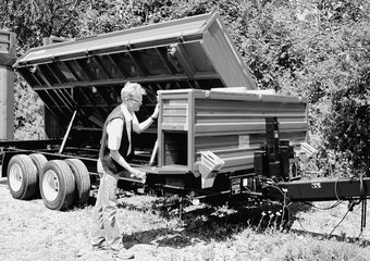 Blomenröhr Anhänger Maschinen für den GaLaBau