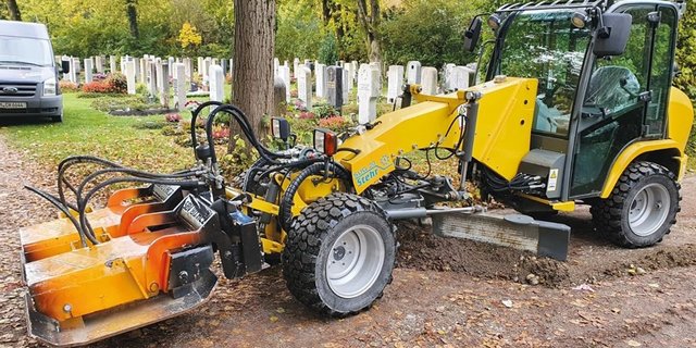 Minigrader beweist sich im Friedhofseinsatz