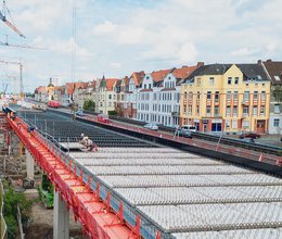 Stahlbau für Behelfsbrücke abgeschlossen