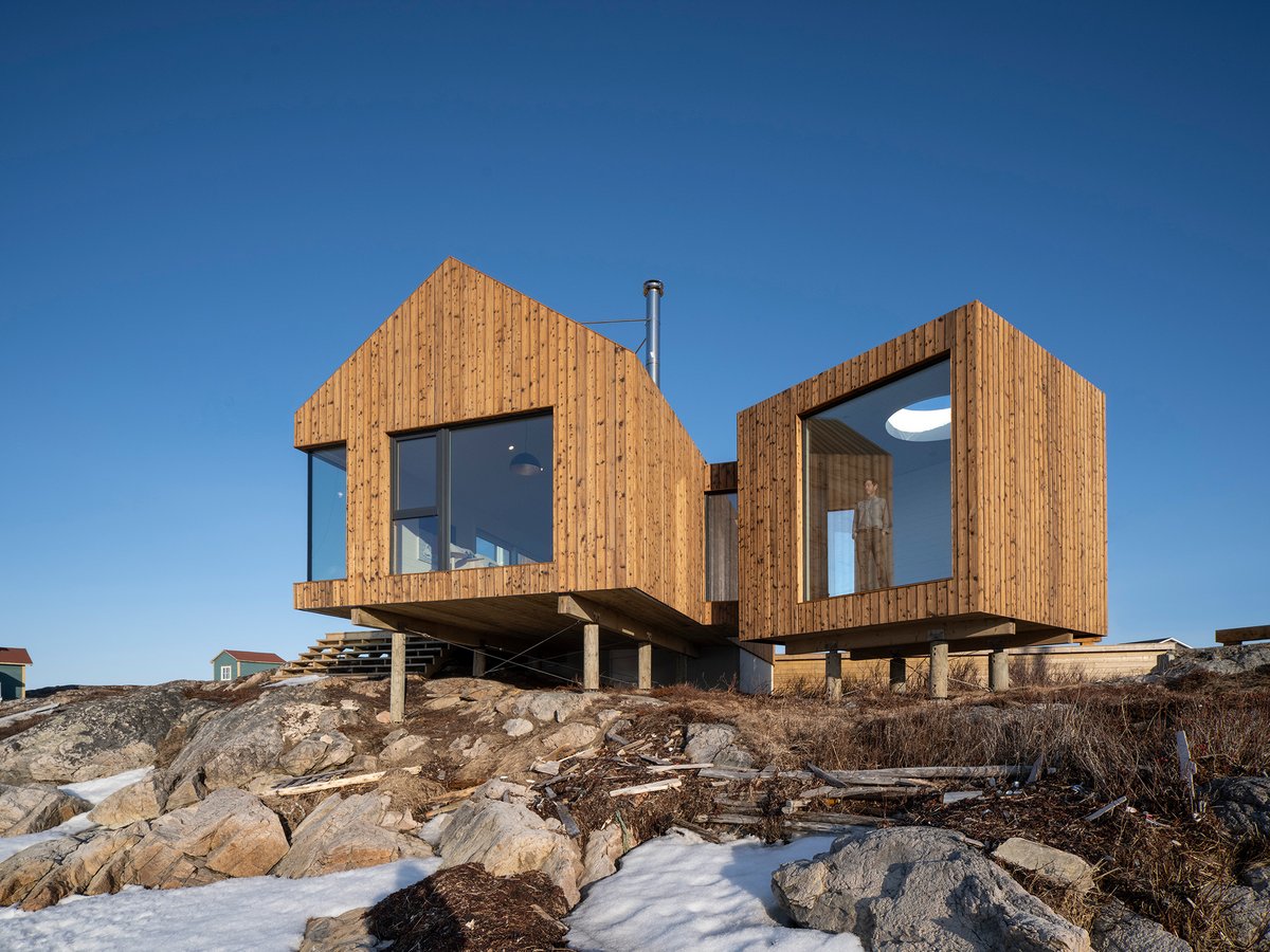 Viel Transparenz – hohe Wärmedämmung: Einfamilienhaus an rauer Küste  Kanadas holt die Landschaft ins Haus