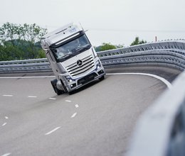 Daimler Truck testet Wasserstoff-Lkw