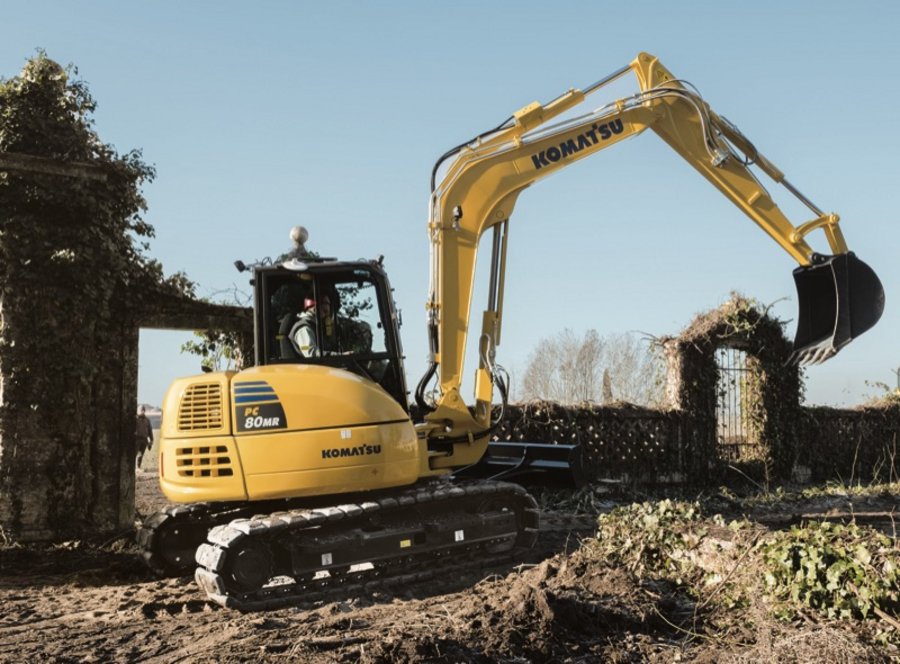 Komatsu Bagger und Lader