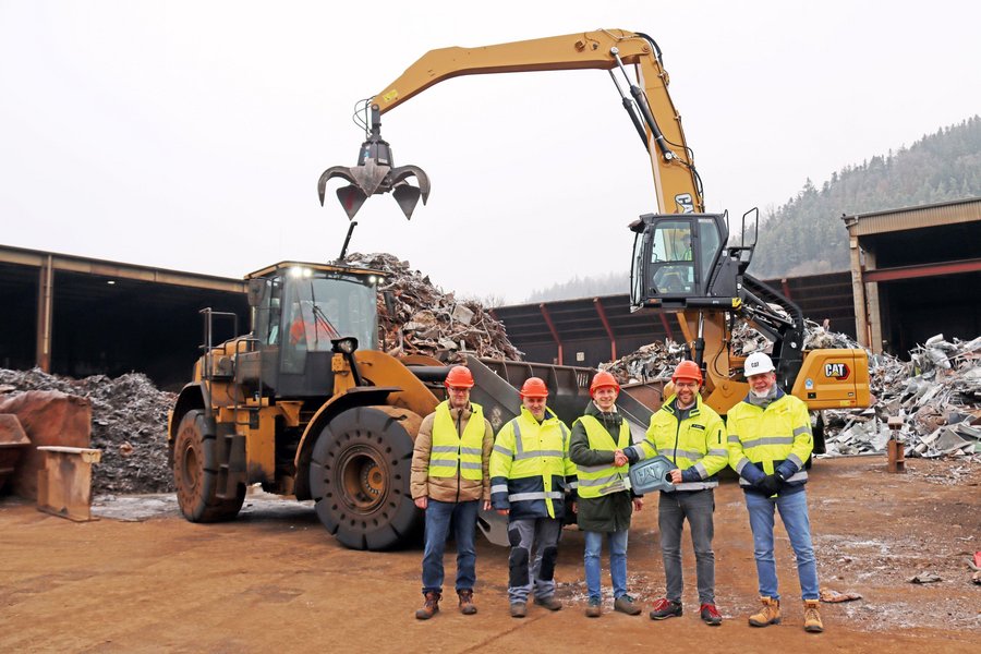 Caterpillar Baumaschinentransporter Abbrucharbeiten