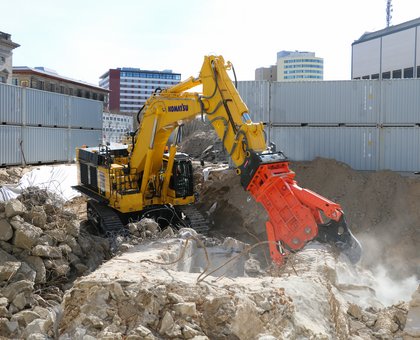 Komatsu Abbruchwerkzeuge Abbrucharbeiten