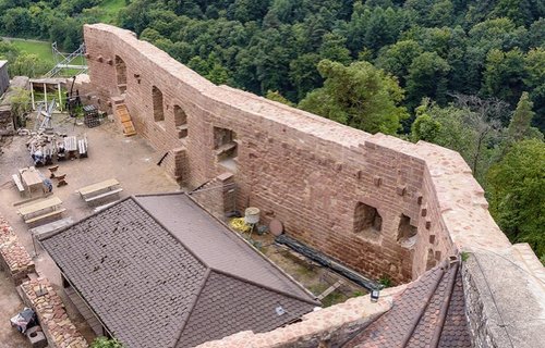 Sanierungs-Mörtel zur Instandsetzung von Burg Landeck eingesetzt